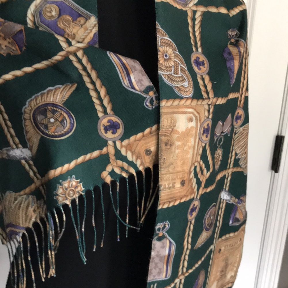 SCARF - Picture 2 of 3